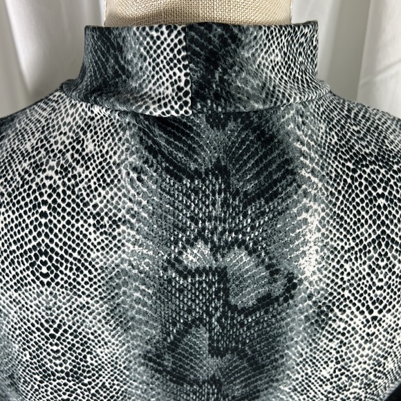 Olivia Rae L/M Snakeskin Crop Top - Picture 9 of 12